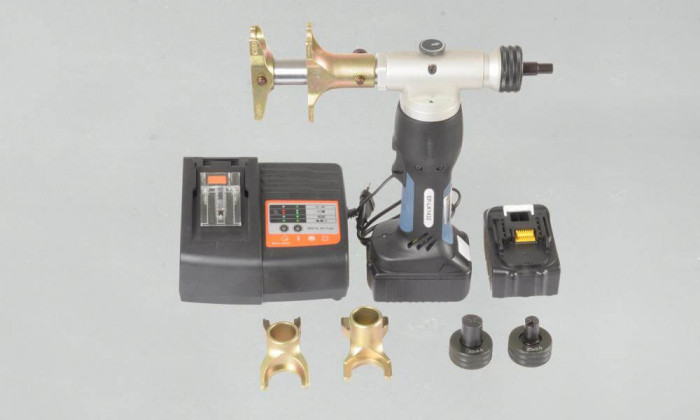 Аккумуляторный инструмент для аксиальной системы