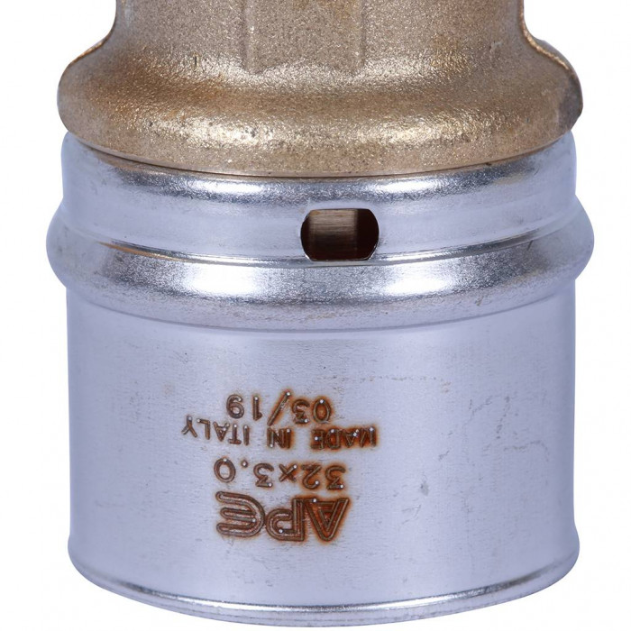 Угольник-переходник STOUT с наружной резьбой 1 х32 для металлопластиковых труб прессовой