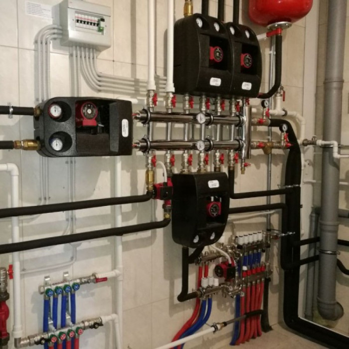 Распределительный коллектор с гидрострелкой GSK 32-7