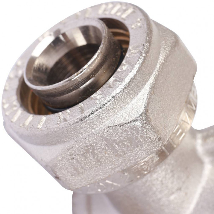 Угольник TIEMME с внутренней резьбой с креплением (20х2.0х3/4) для металлопластиковых труб винтовой